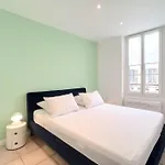 Viva Riviera 33 Rue Hoche *