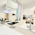 Viva Riviera 33 Rue Hoche * كان