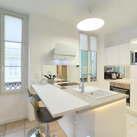 Viva Riviera 33 Rue Hoche