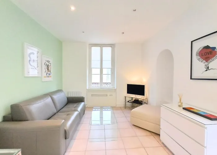 Viva Riviera 33 Rue Hoche *
