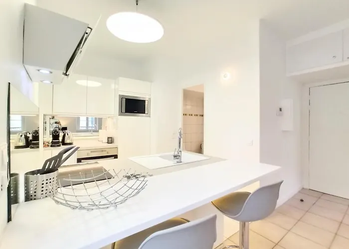 Viva Riviera 33 Rue Hoche * Cannes