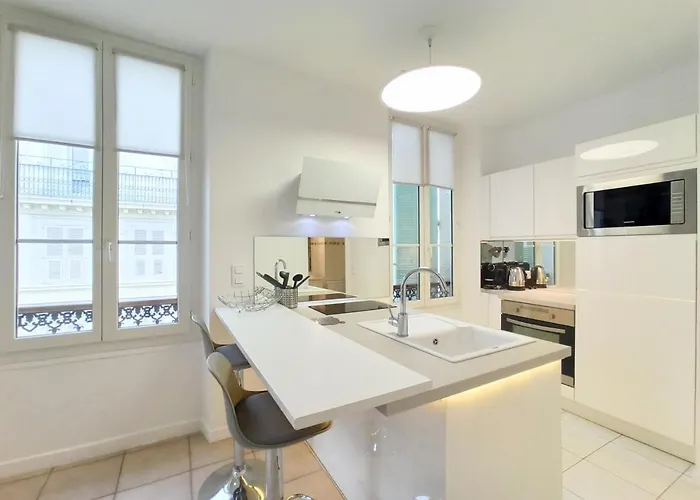 Viva Riviera 33 Rue Hoche