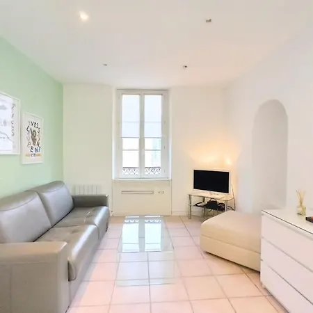 Appartamento Viva Riviera Overviewing Rue Hoche *